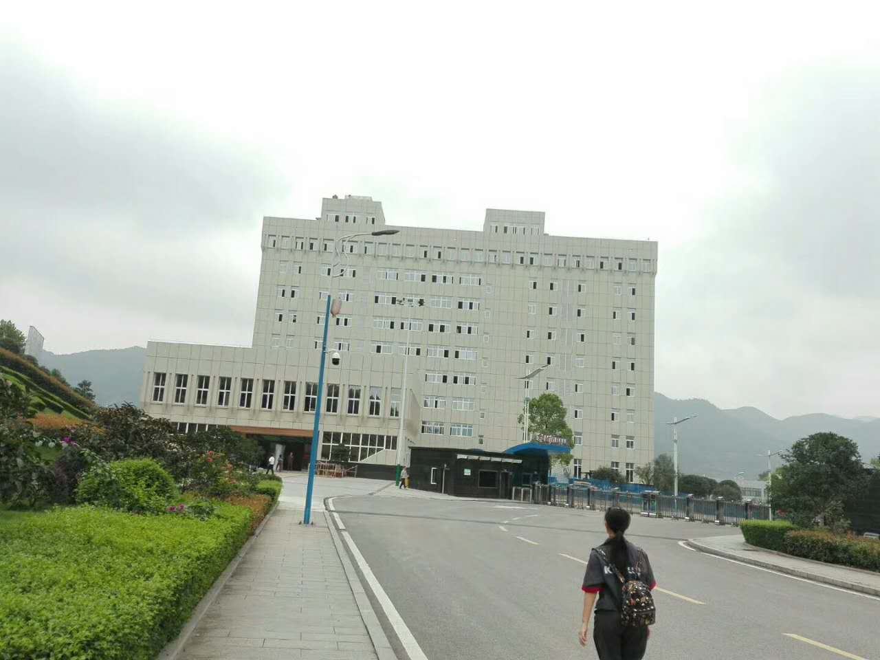 牛氣！勤牛地標性辦公大樓今隆重喬遷啟用。 ---從此，我就在你的丹楹刻桷中成就極致！