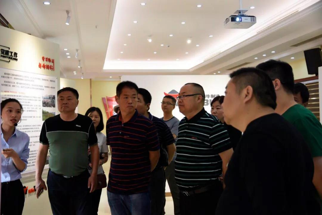 熱烈歡迎南京輪挖協(xié)會考察團走進勤牛參觀交流