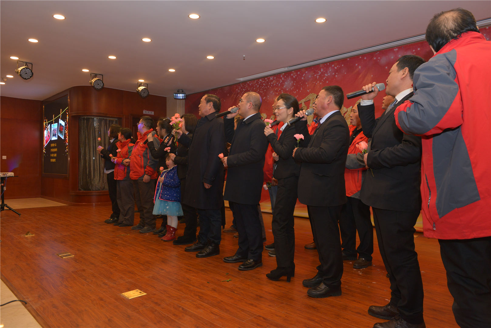 “沖破危機(jī)展芳華，戒驕戒懶創(chuàng)輝煌” ——“解放思想，戒驕戒懶”主題年會(huì)掠影